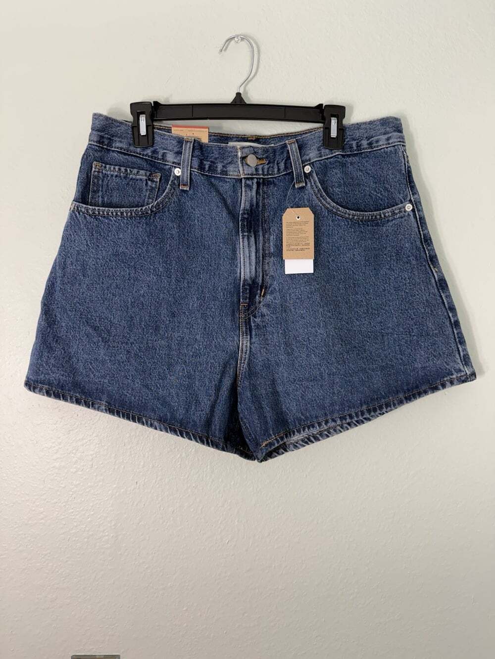 Levi’s High Waisted Mom Shorts 33” New With Tags